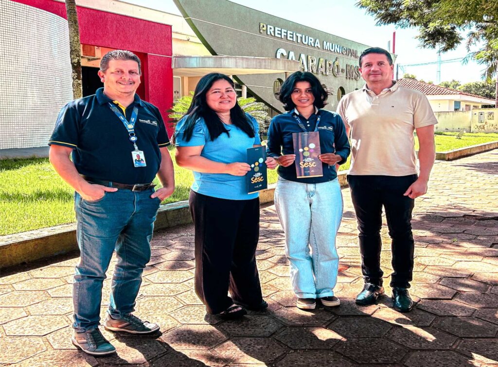 Da esquerda para a direita: Alex Sandro da Silva, atendente de Relacionamento Empresarial (Sesc), Andreia Dai, diretora de RH da prefeitura de Caarapó, Arislene Barão, atendente de Relacionamento Empresarial (Sesc) e Elvis Mattos, secretário municipal de Governo e Administração